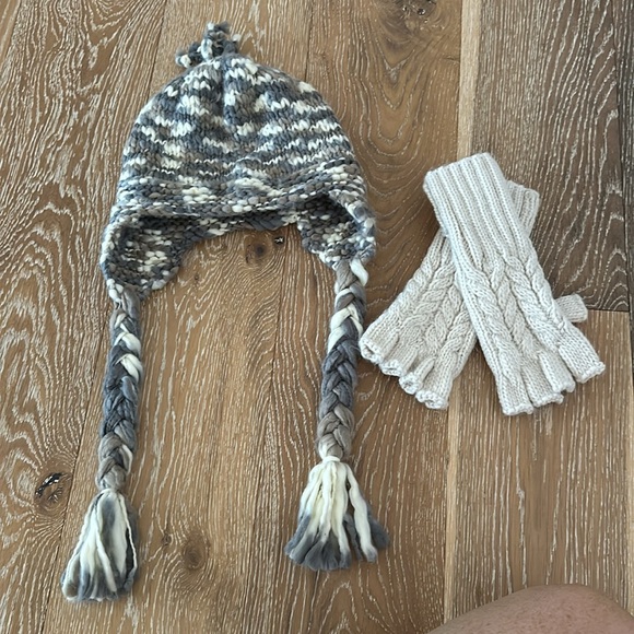 Cute knitted ear flap knitted beanie hat & fingerless knitted gloves. - Picture 2 of 2